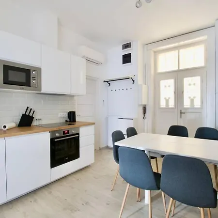 Premium By Hi5 - Astoria 4 Bedroom Budapest
