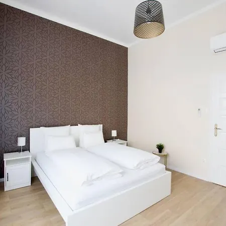 Premium By Hi5 - Astoria 4 Bedroom Apartment